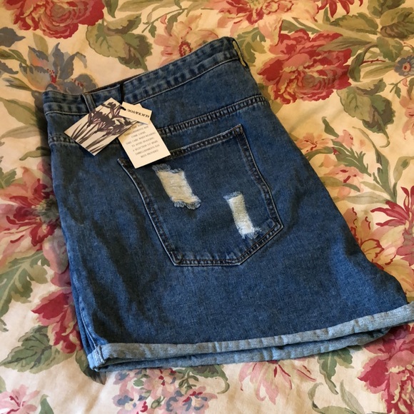 ALICE & YOU Size 26 Denim Shorts Floral Embroidered Fold-Hem Distressing $69NEW - Picture 8 of 16